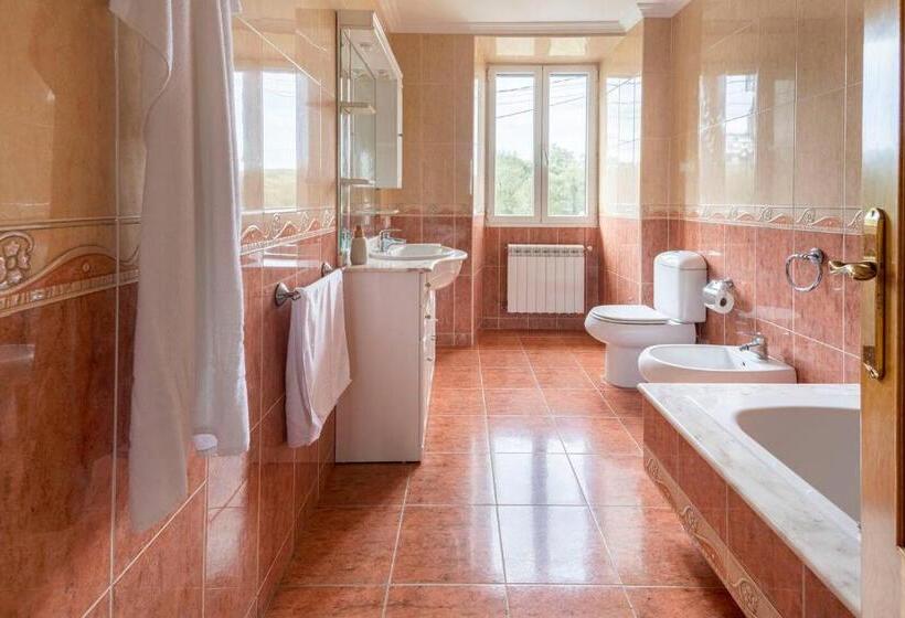 Galihost   Casa Con Enorme Jardín En Cambados