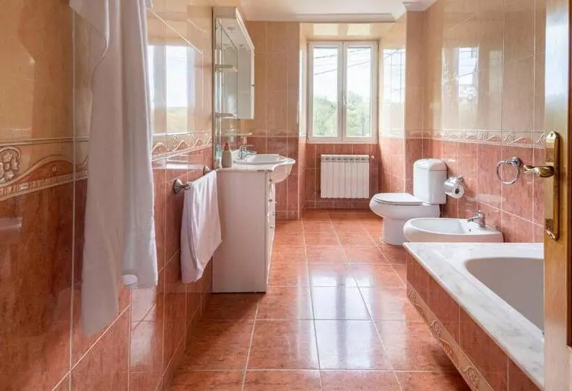 Galihost   Casa Con Enorme Jardín En Cambados
