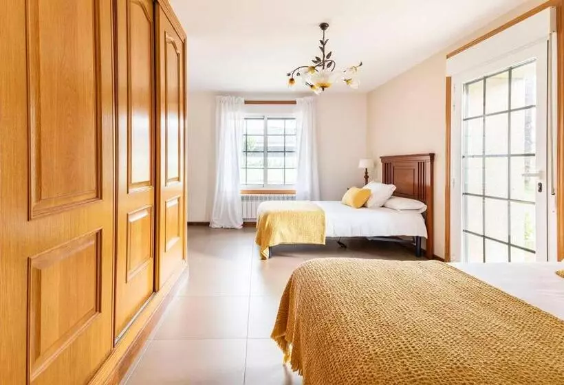 Galihost   Casa Con Enorme Jardín En Cambados