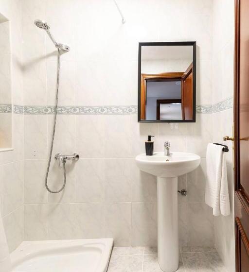 Galihost   Casa Con Enorme Jardín En Cambados