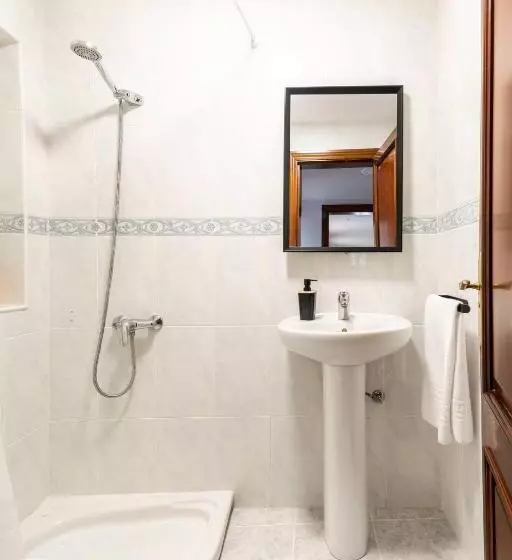 Galihost   Casa Con Enorme Jardín En Cambados