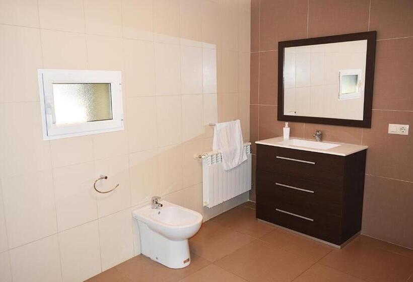 Galihost   Casa Con Enorme Jardín En Cambados