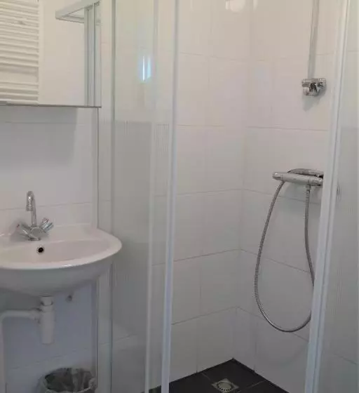 Dolfijn, Wijk De Brabander 92