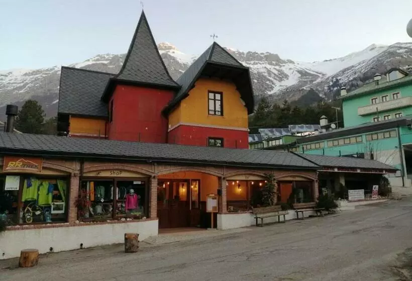 هتل La Villetta Food & Drink Rooms For Rent   No Reception