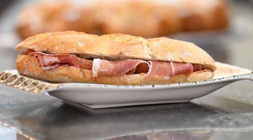 酒店 Hostal Mega Darnius