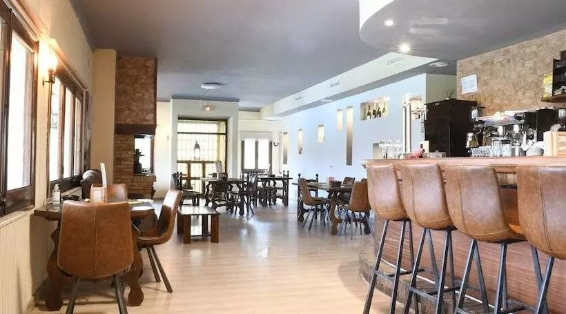 Otel Hostal Mega Darnius