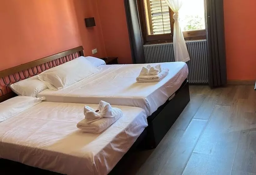 Otel Hostal Mega Darnius