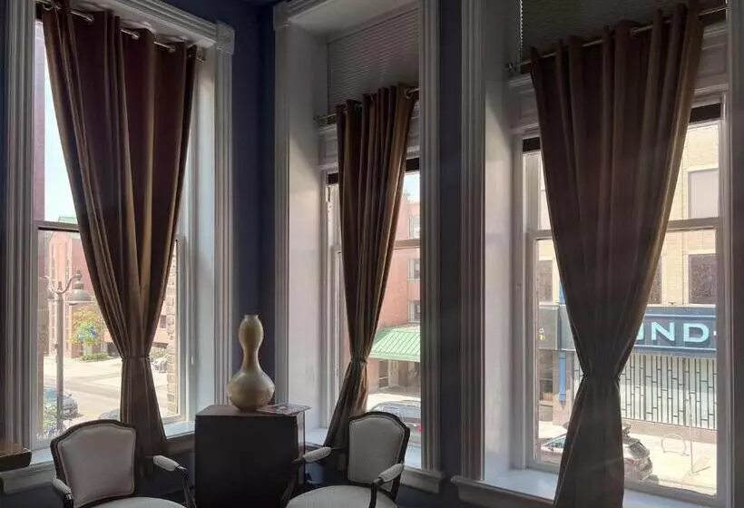 Hotelli The Oliver Inn