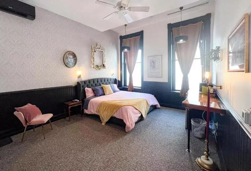 Hotelli The Oliver Inn