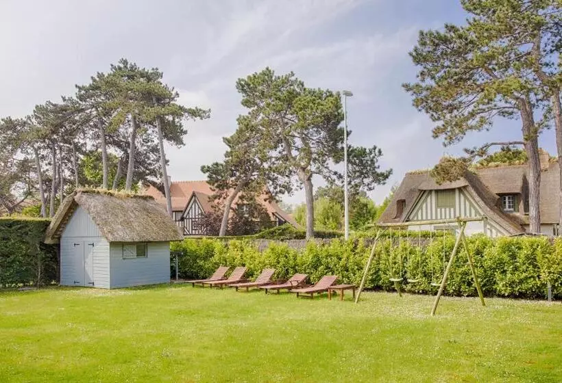 Luxueuse Chaumière 4 Chambres Avec Piscine