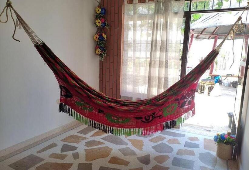 Alojamiento Entero, Casa Amplia, Patio, Aire