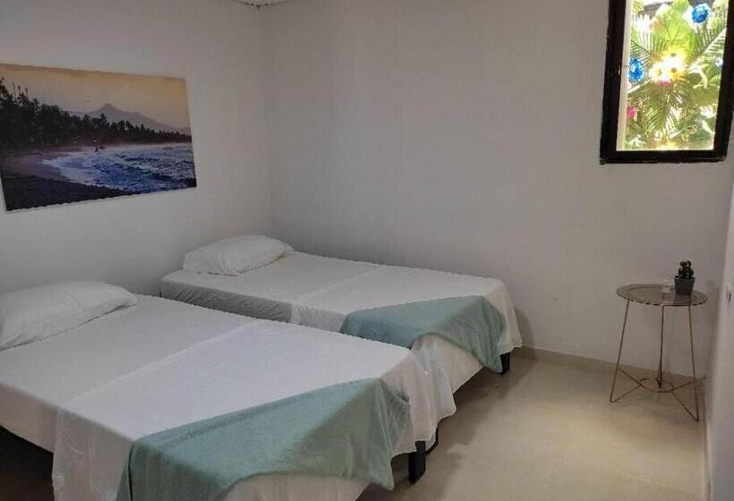 Alojamiento Entero, Casa Amplia, Patio, Aire