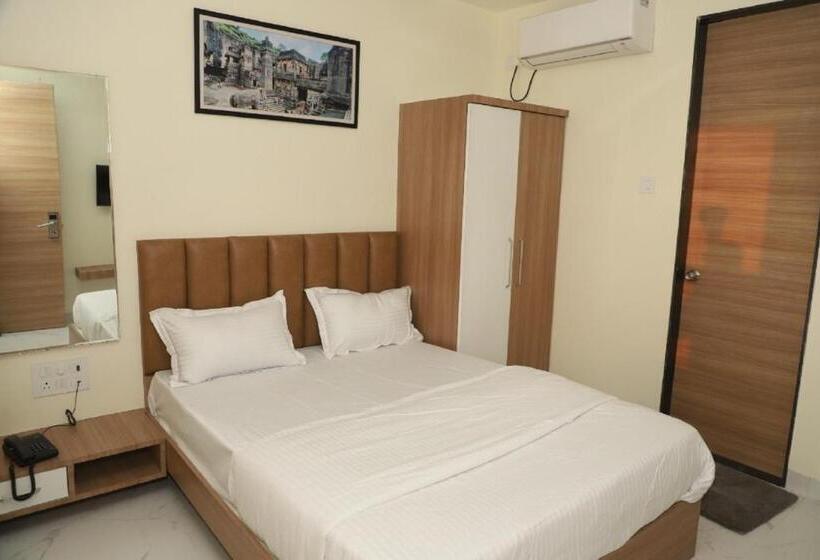 호텔 Id Square Residency Parbhani