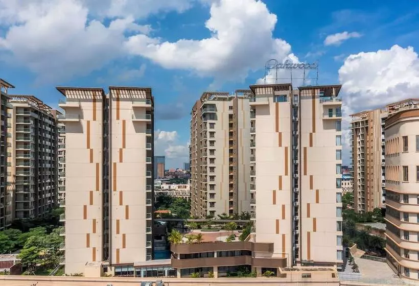 هتل Oakwood Premier Phnom Penh