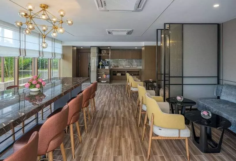 هتل Oakwood Premier Phnom Penh