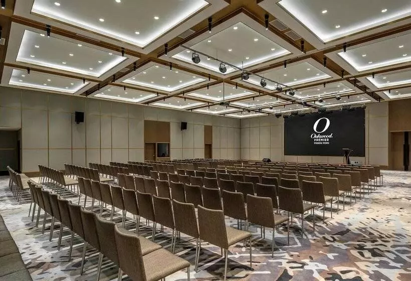 هتل Oakwood Premier Phnom Penh