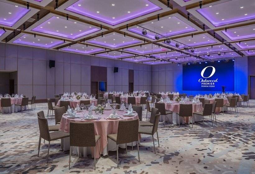 בית מלון כפרי Oakwood Premier Phnom Penh