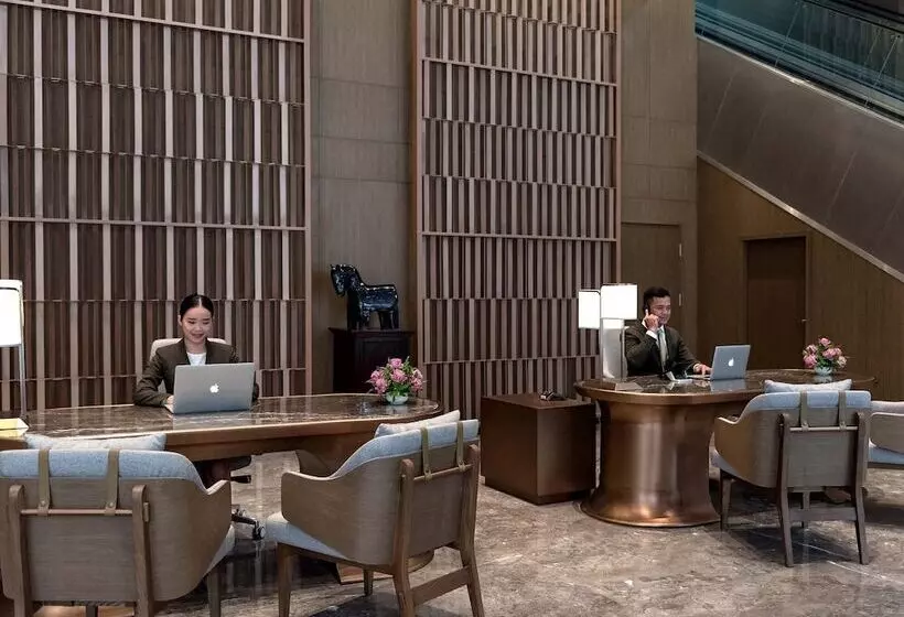 هتل Oakwood Premier Phnom Penh