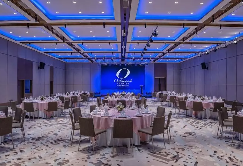 هتل Oakwood Premier Phnom Penh