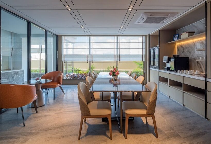 בית מלון כפרי Oakwood Premier Phnom Penh