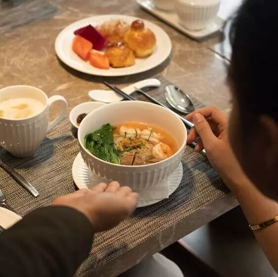 هتل Oakwood Premier Phnom Penh