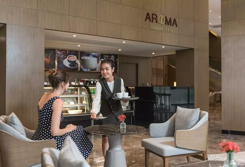 هتل Oakwood Premier Phnom Penh