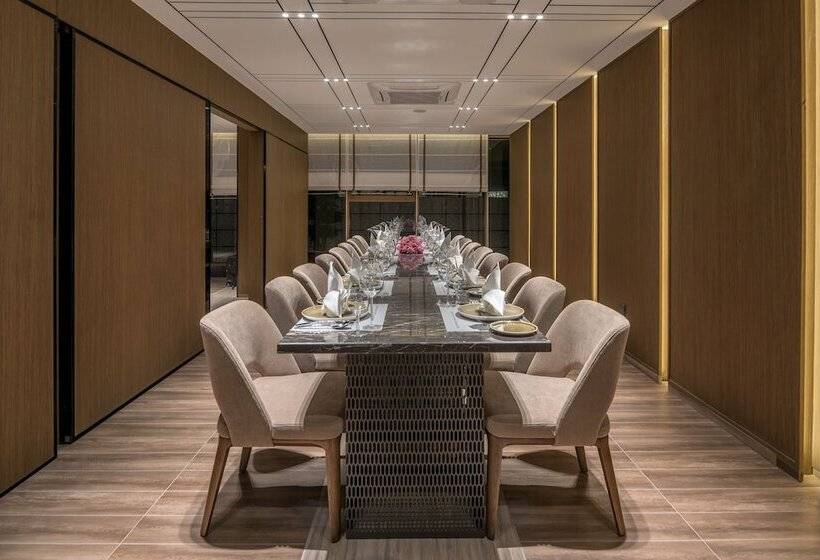 בית מלון כפרי Oakwood Premier Phnom Penh