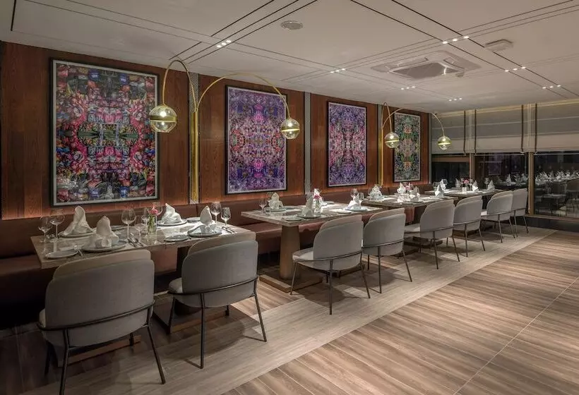 هتل Oakwood Premier Phnom Penh