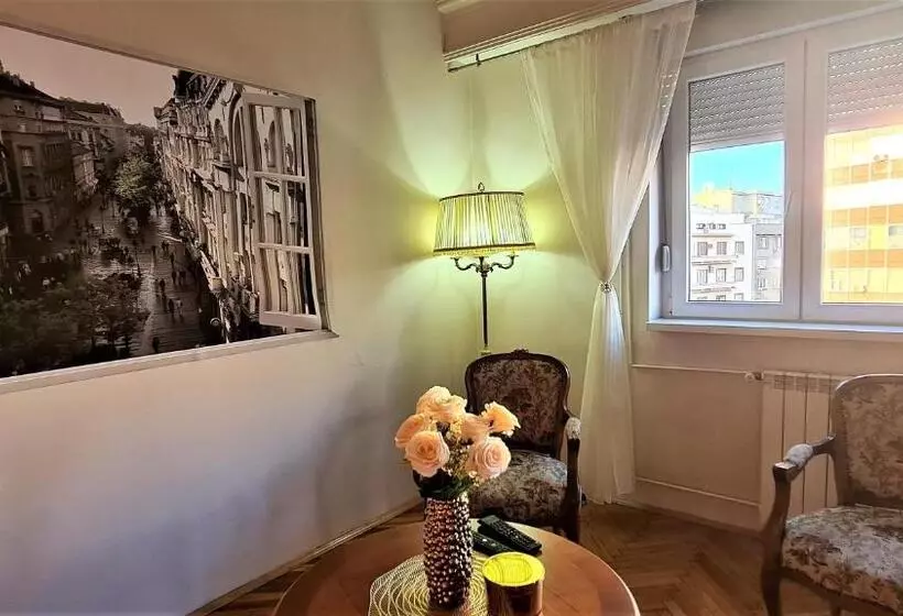 Windows City Apartment