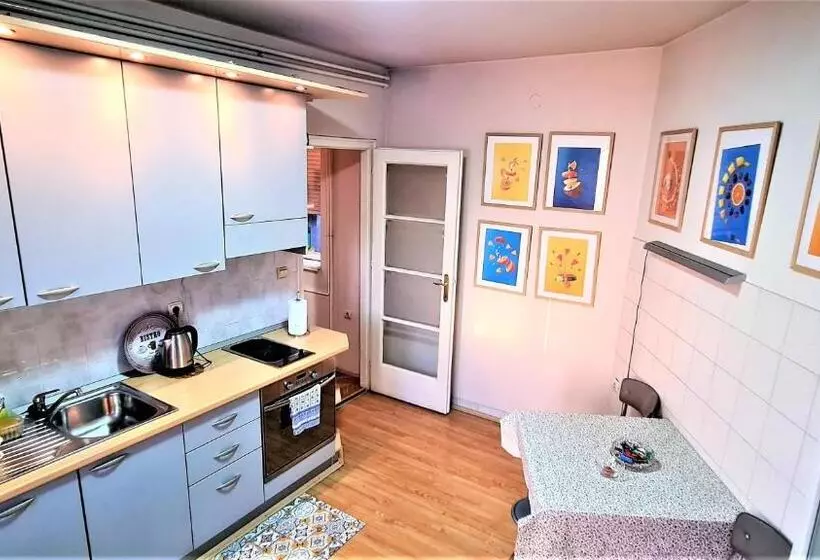Windows City Apartment