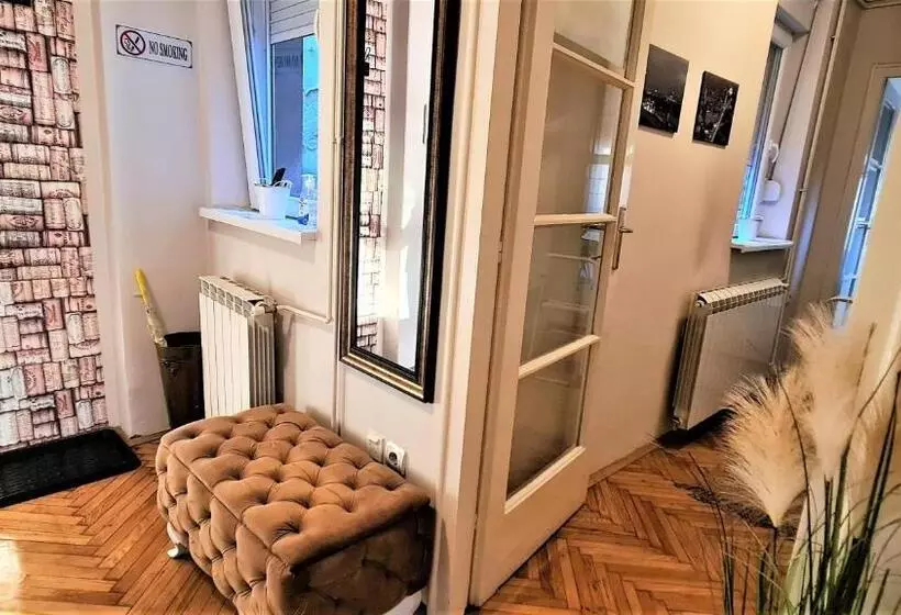 Windows City Apartment