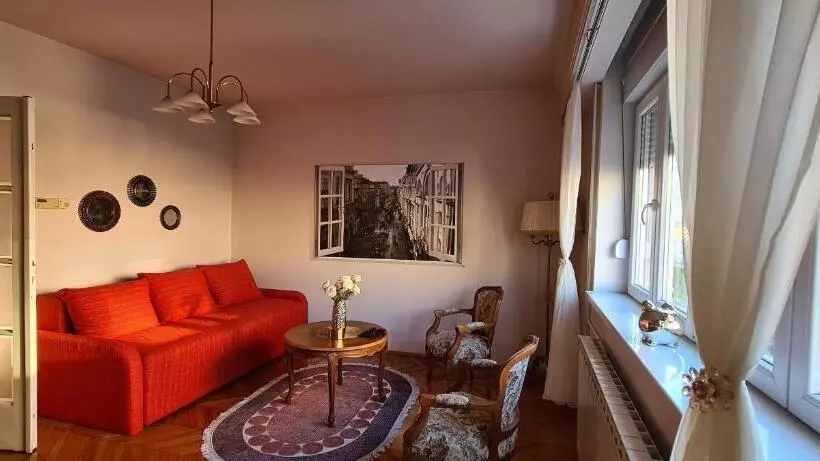 Windows City Apartment
