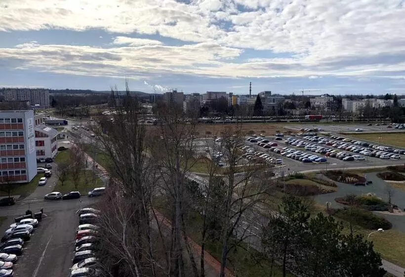 Apartments 4u: Kampus Upstairs Hradec Králové