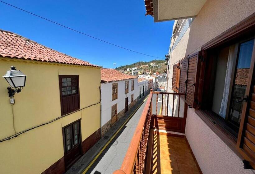 Lovely Spacious Apartment In The Center Vilaflor