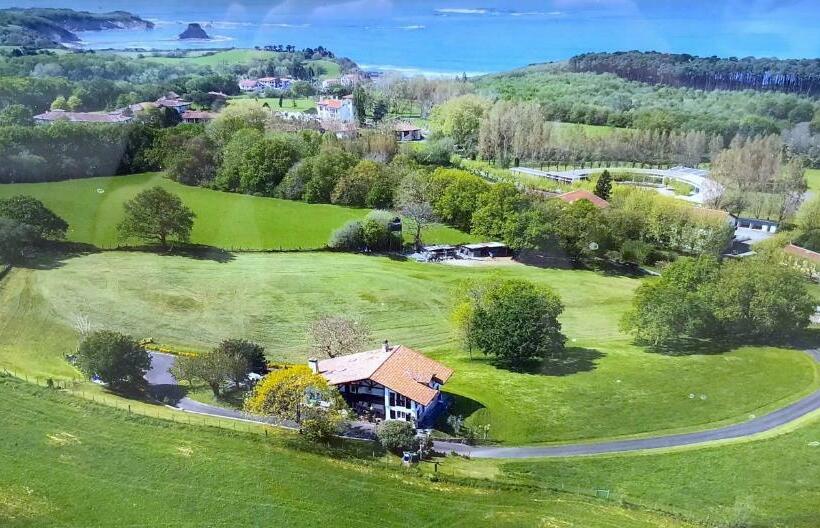 هاستل Amama Baita