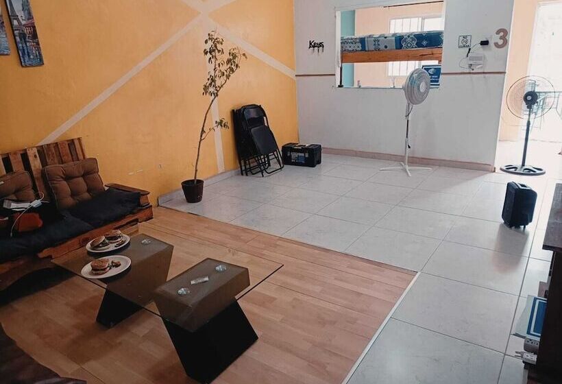 호스텔 El Costeñito Hostal