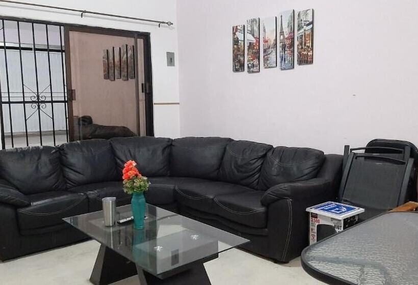 호스텔 El Costeñito Hostal