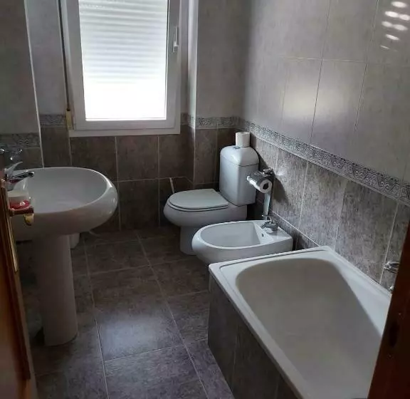 ユースホステル Hostal Linares