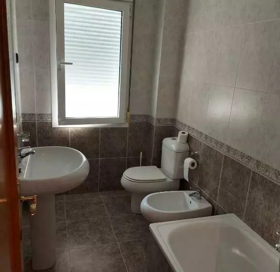 ユースホステル Hostal Linares