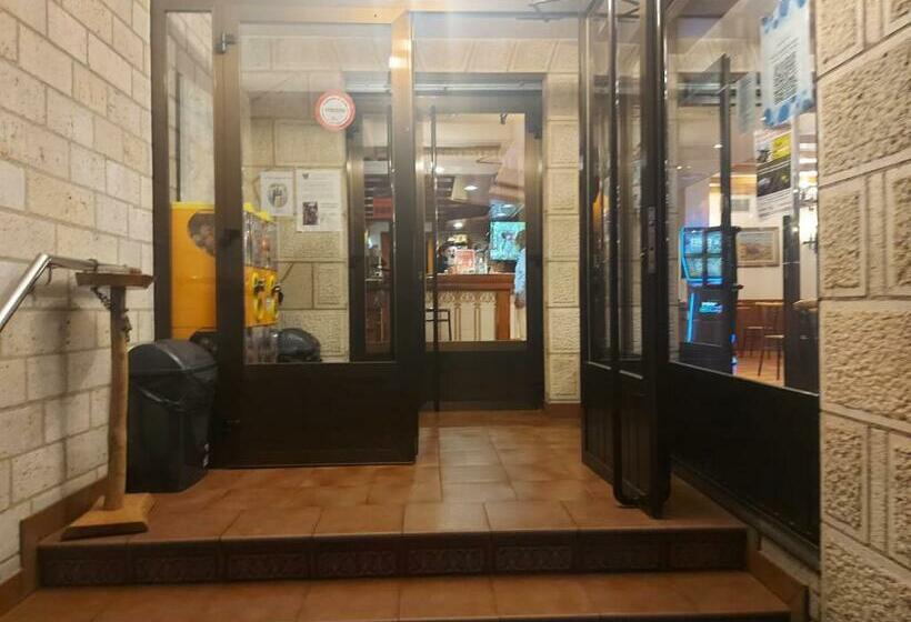 旅馆 Hostal Linares