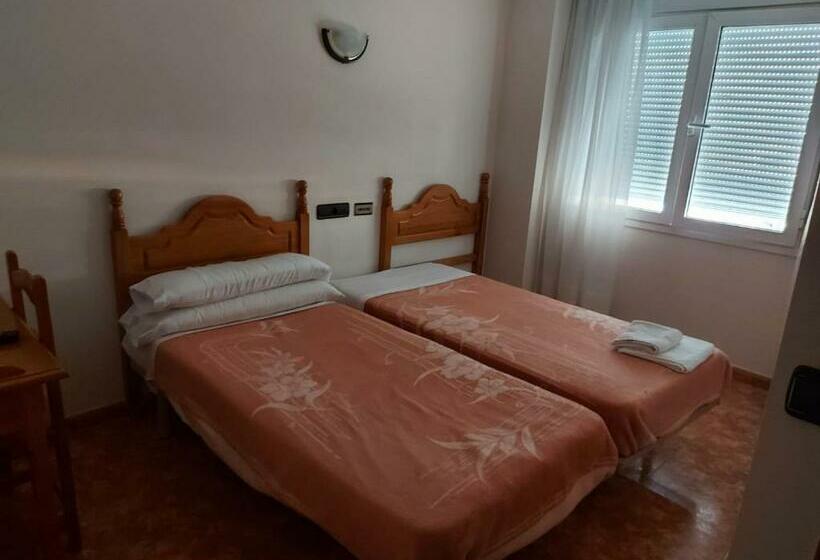 旅馆 Hostal Linares