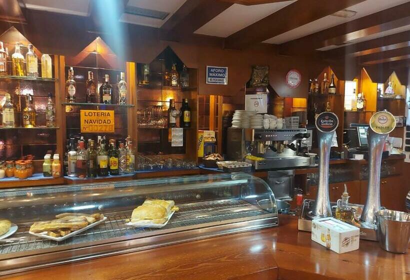 旅馆 Hostal Linares