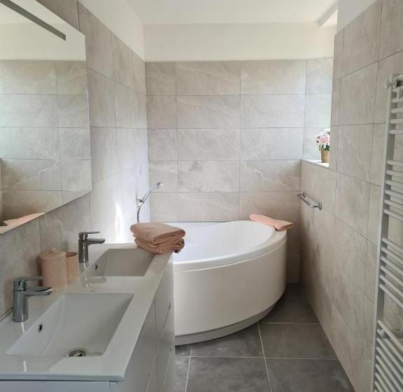 مبيت وإفطار La Maison Thimadaise