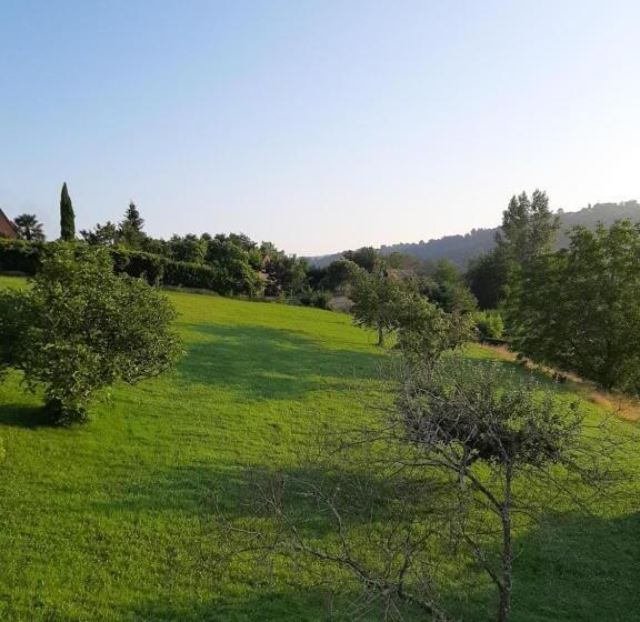 مبيت وإفطار La Maison Thimadaise