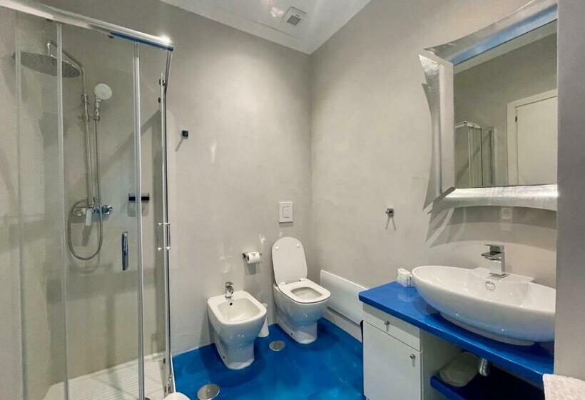 تختخواب و صبحانه Tribus Boutique