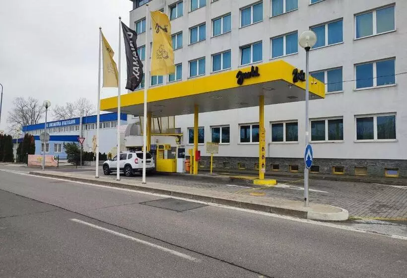 هتل Jurki Dom