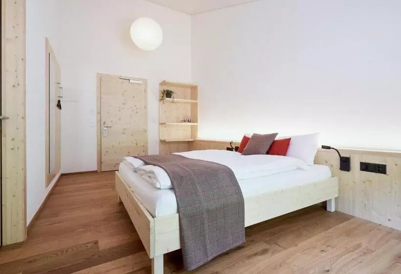 ホテル Klausenpass