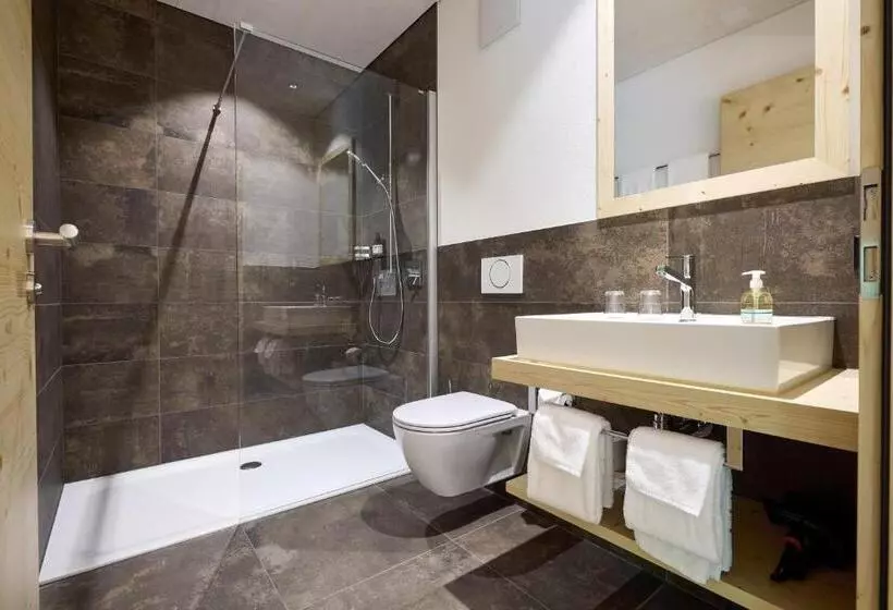 ホテル Klausenpass