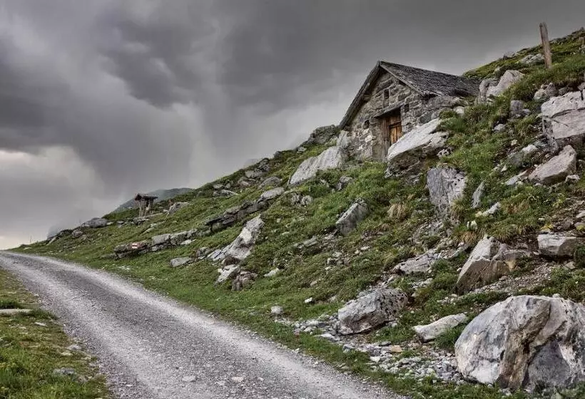 ホテル Klausenpass