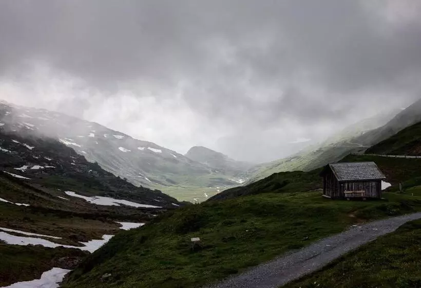 ホテル Klausenpass